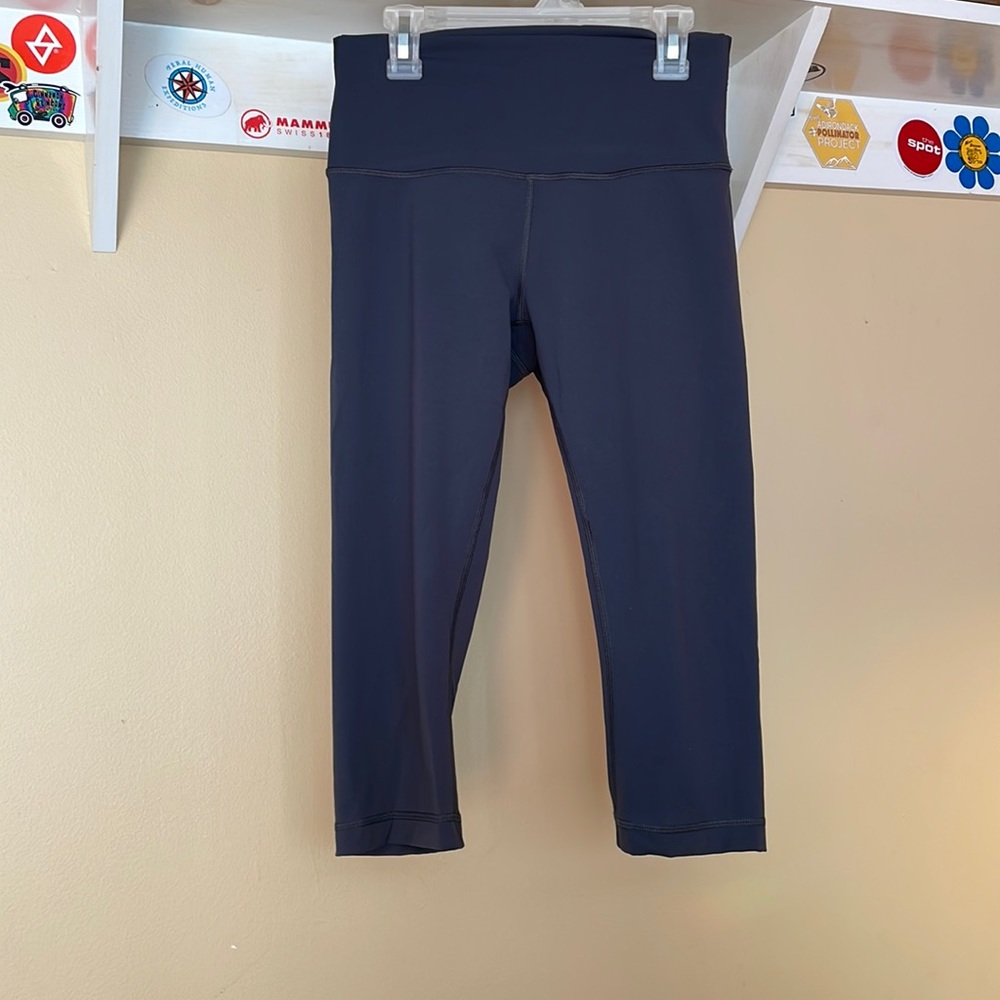 Gray Lululemon cropped leggings size 6